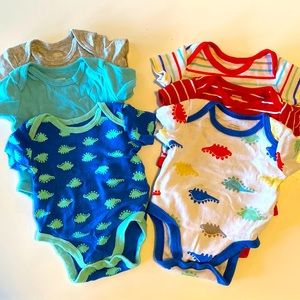 Newborn Set 6 short sleeve bodysuits onesies 2022 unisex, like new
